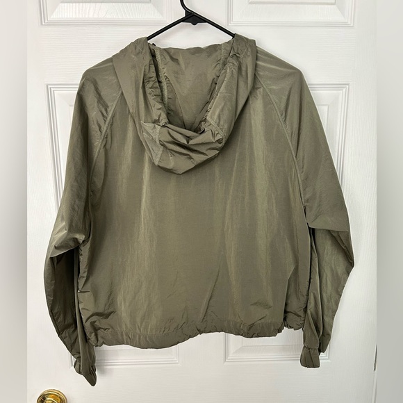 NWOT Adidas “wind rdy” hooded windbreaker legacy green size tagged xs fits small - Picture 14 of 16